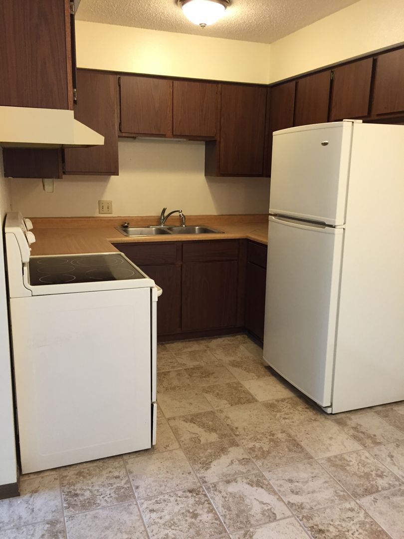 Waterloo Apartment: 3301-3349 Cobblestone Circle Apartments