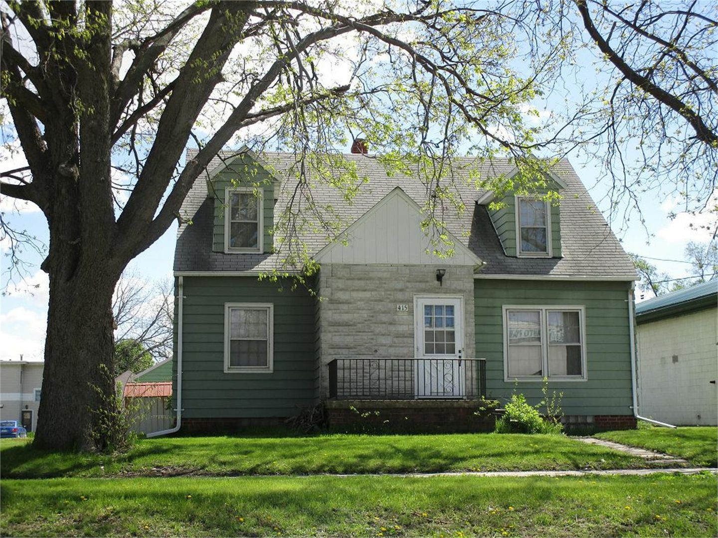 Waterloo House: 415 LaPorte Road