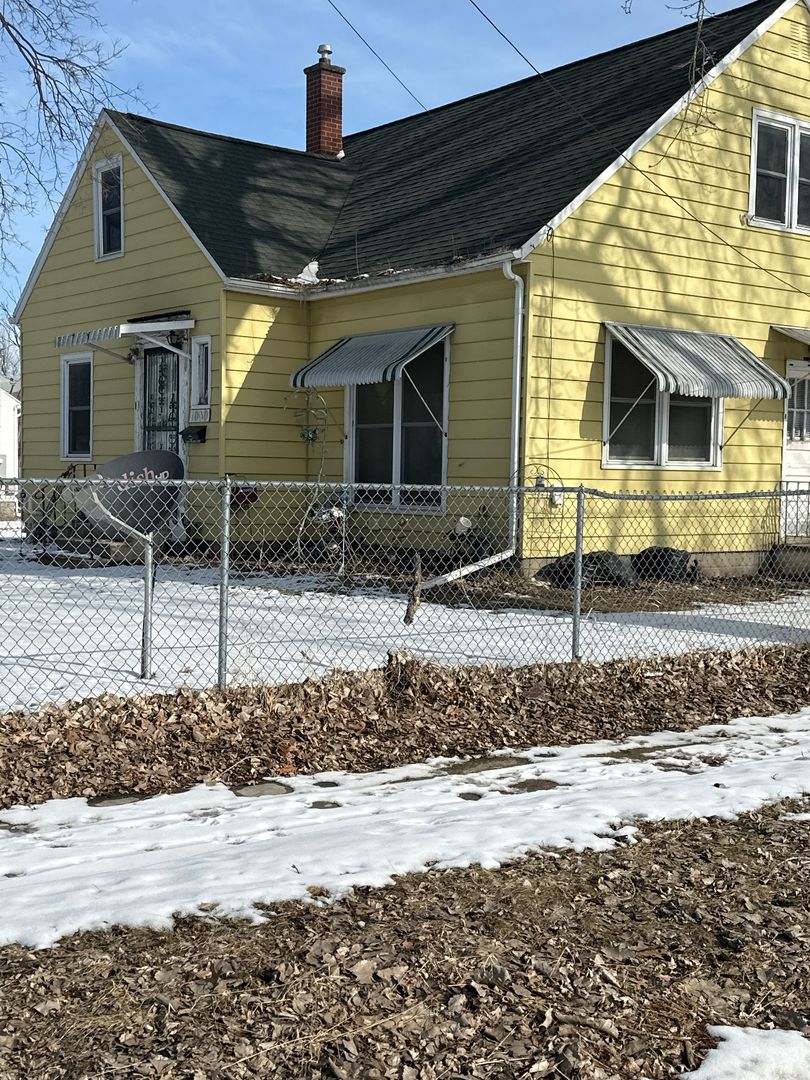 Waterloo House: 1000 Columbia