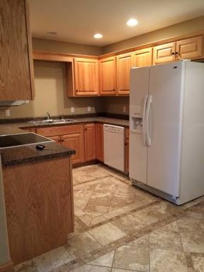 2 Bedroom, 1 Bathroom Apartment with in unit Laundry Available at Cobblestone Circle – photo 1