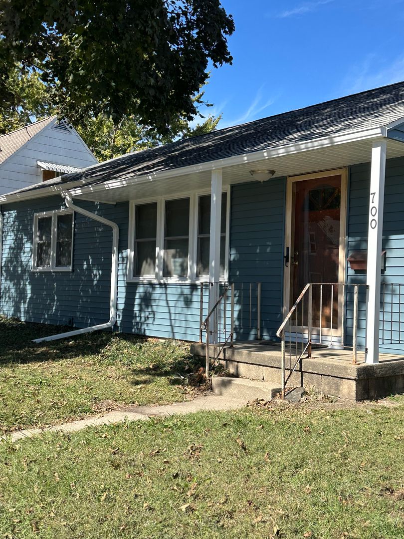 Waterloo House: 700 Kern