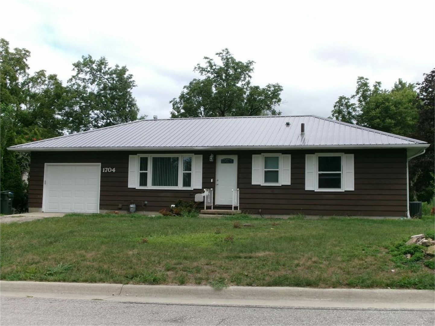 Cedar Falls House: 1704 Parker St.