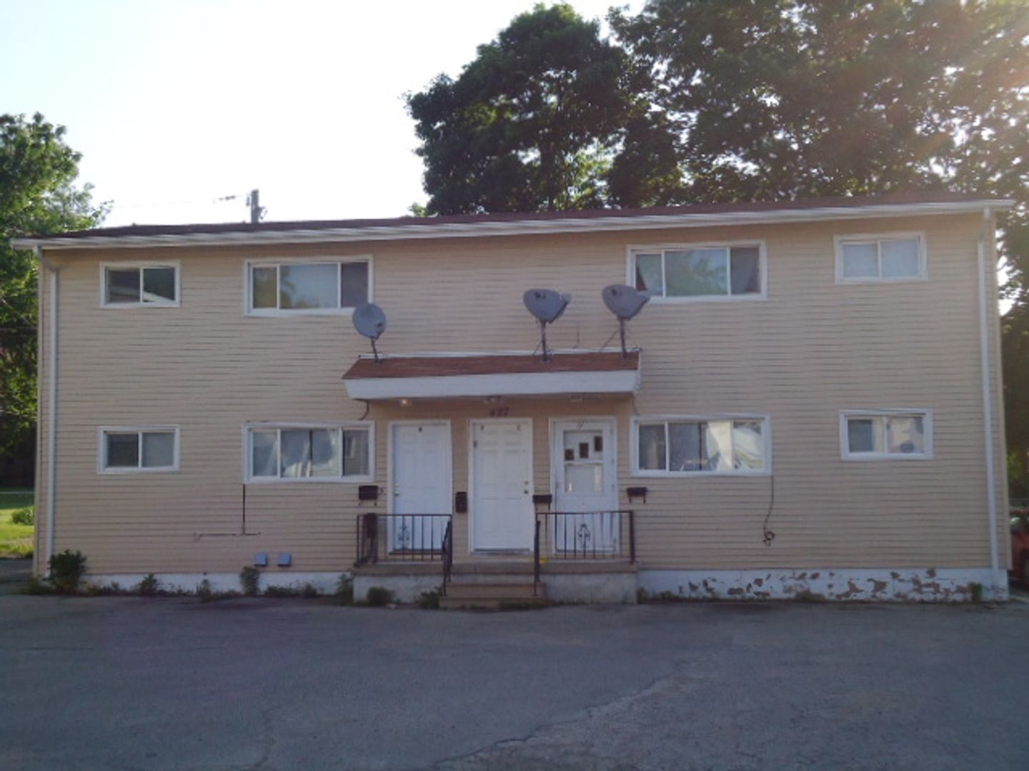 Waterloo Apartment: 423-433 Locust St