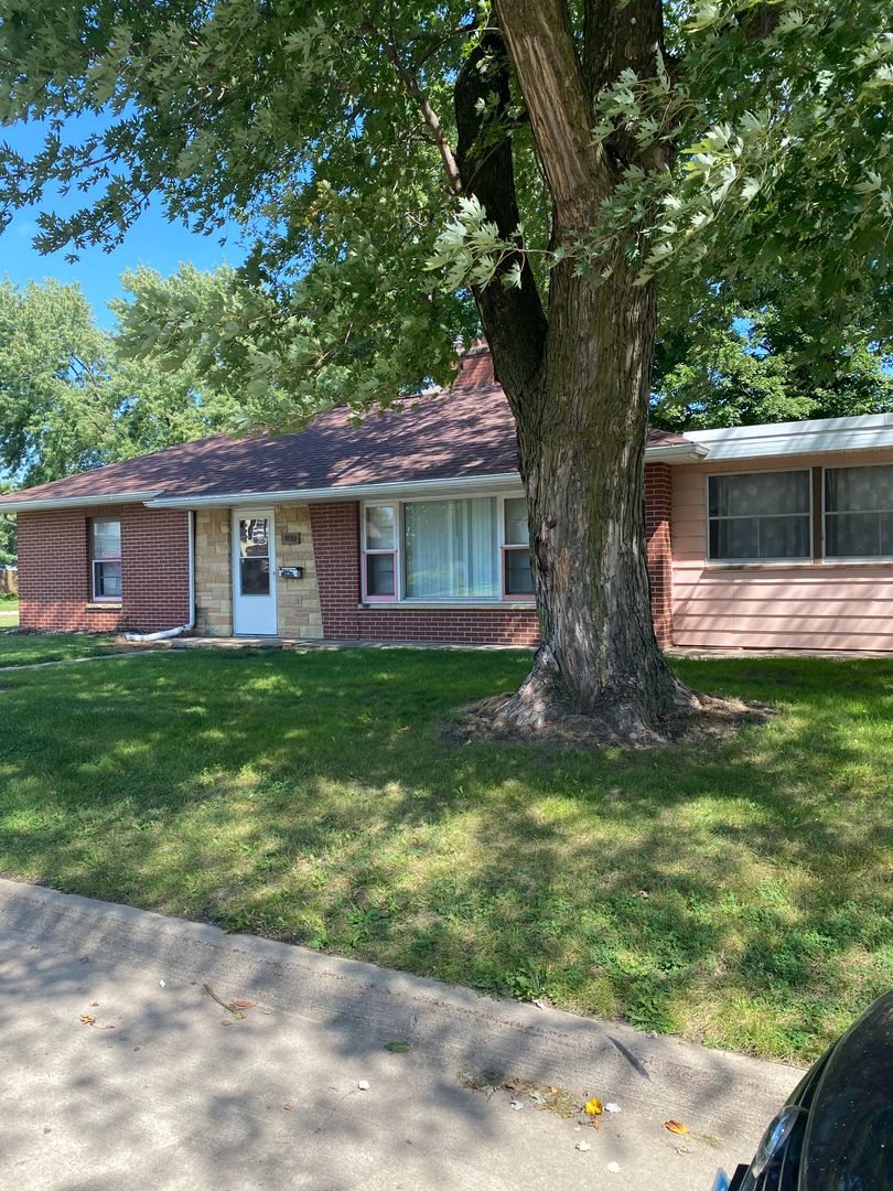 Waterloo House: 920 Ashland