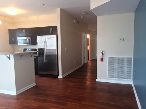 South Street - 2 Bed, 2 Bath with Balcony – photo 1