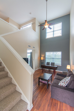Michigan Ave - 1 Bed, 1.5 Bath Townhome Loft – photo 1