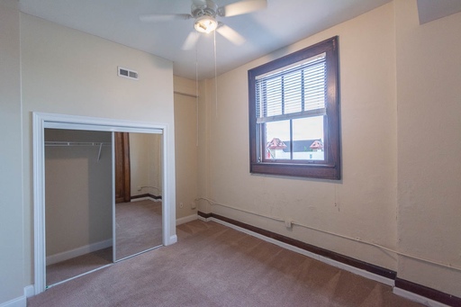 Listing photo thumbnail