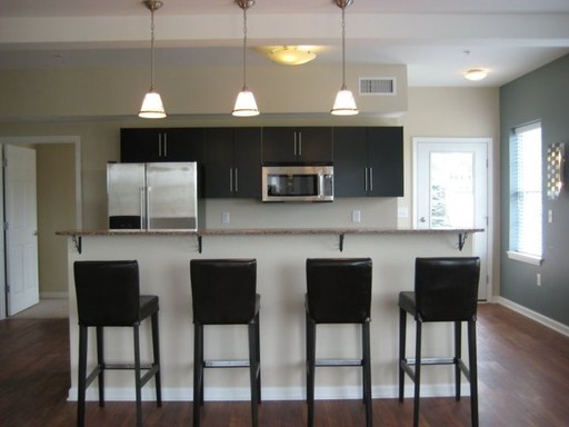 Melrose Ave - 4 Bed, 3 Bath – photo 1