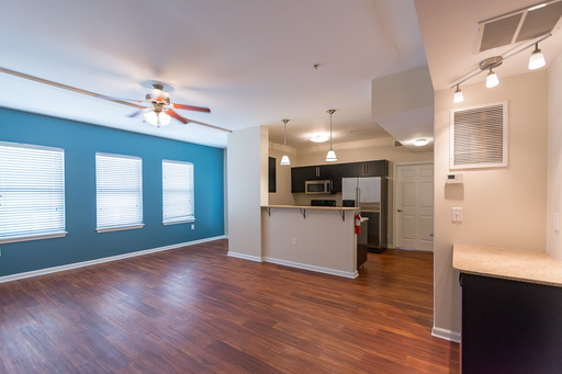 Lakeside - 4 Bed, 3 Bath Townhome with Balcony – photo 1