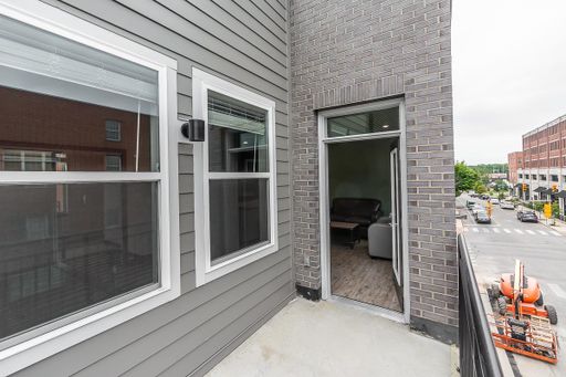 Listing photo thumbnail