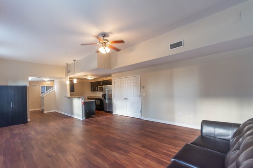Venice Blvd - 3 Bed, 3 Bath Townhome – photo 1