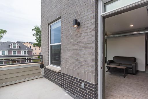 Listing photo thumbnail