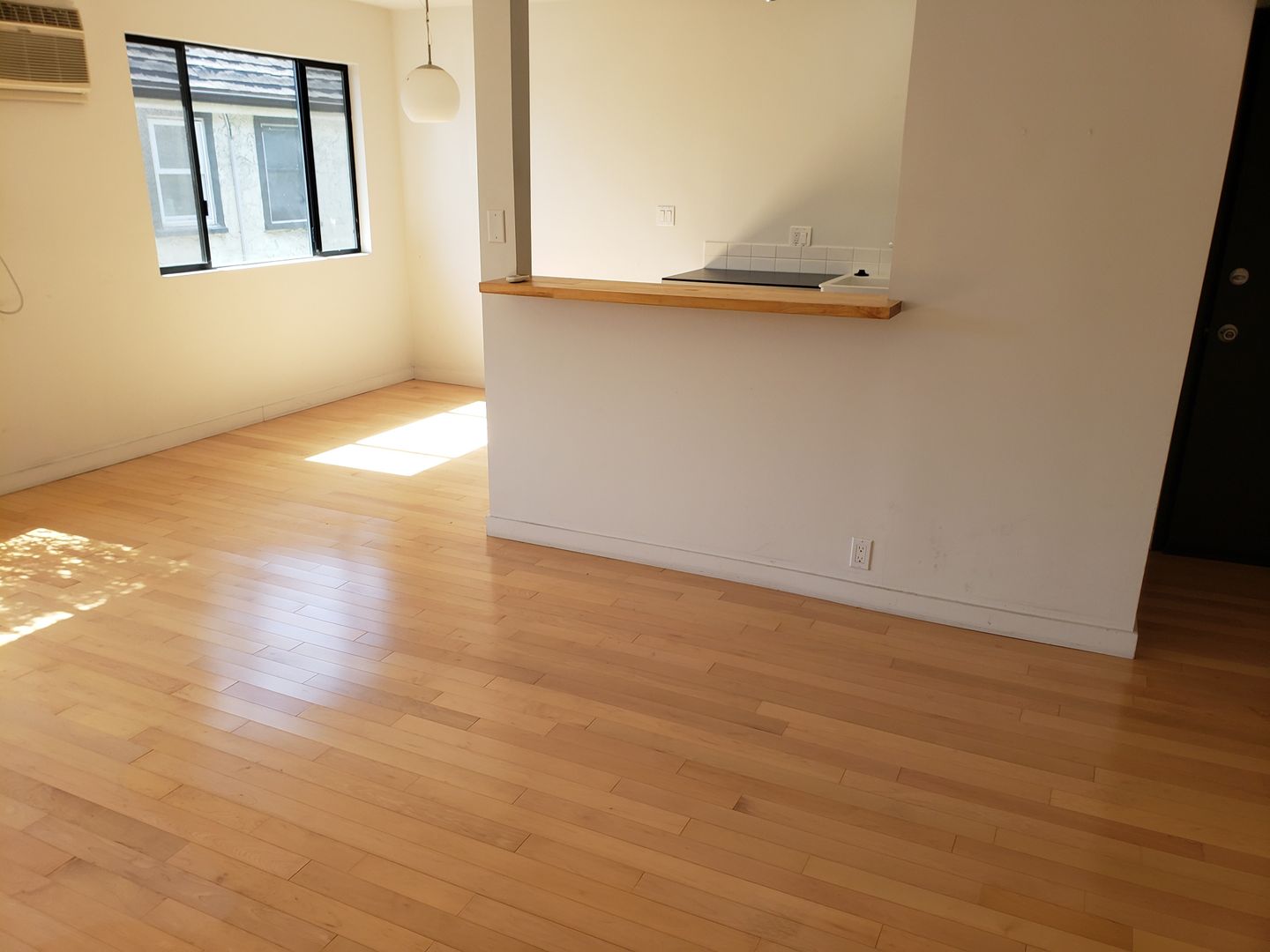 Los Angeles Apartment: 410 North Hayworth Avenue
