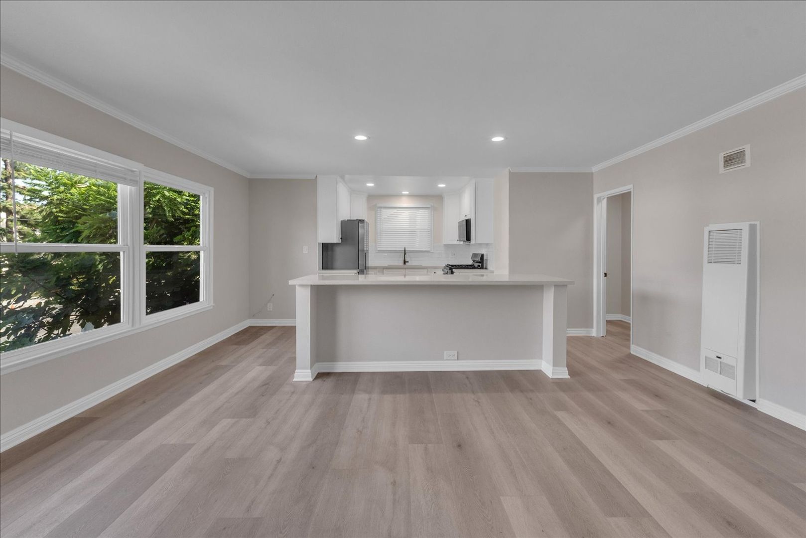 Valley Village Apartment: 4943 Coldwater Canyon