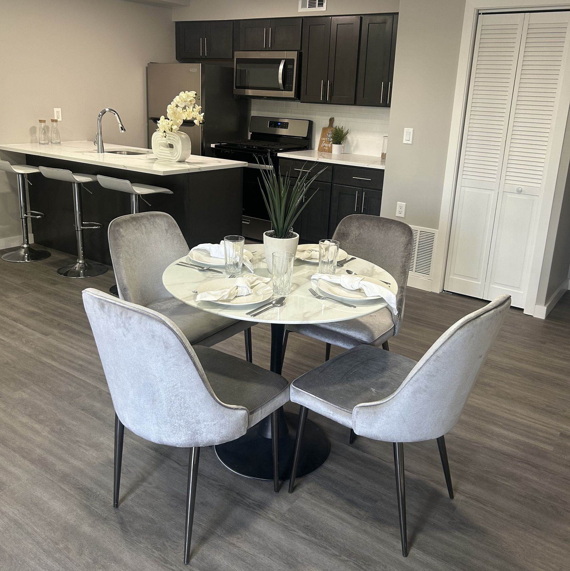 Abington Apartment: 1050 Tyson Ave.