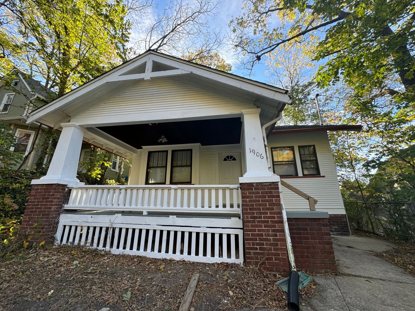 Moline House: 1906 11th Ave A