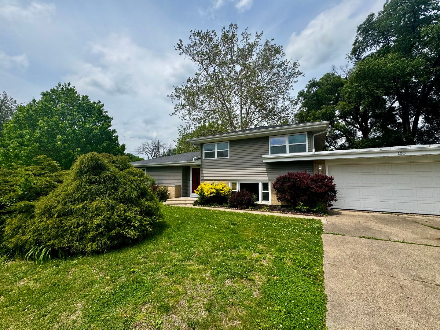 Coal Valley House: 108 W 15th Ave