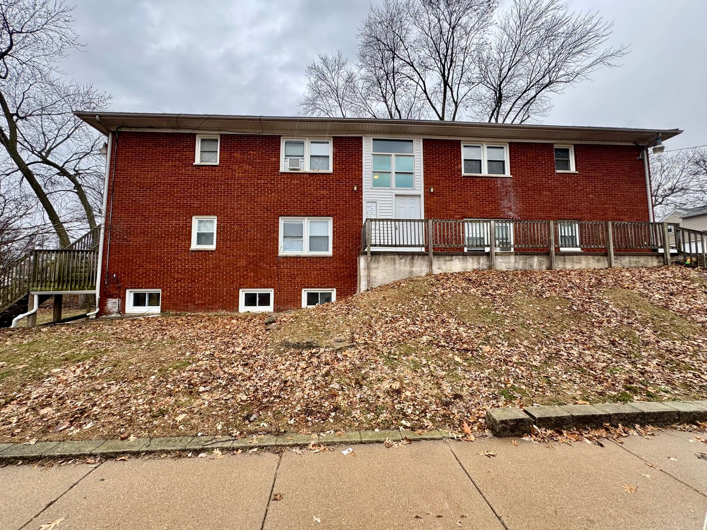 Moline Apartment: 1811 13th Ave - Apartment 9