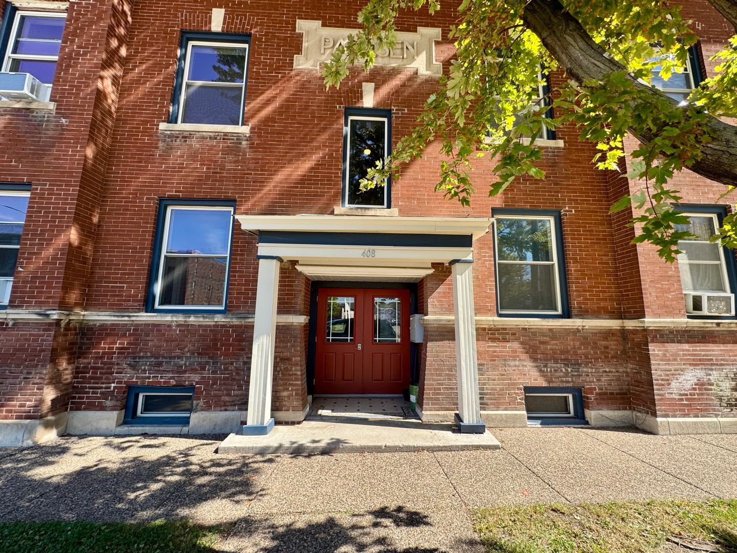 Moline Apartment: 408 13th Street