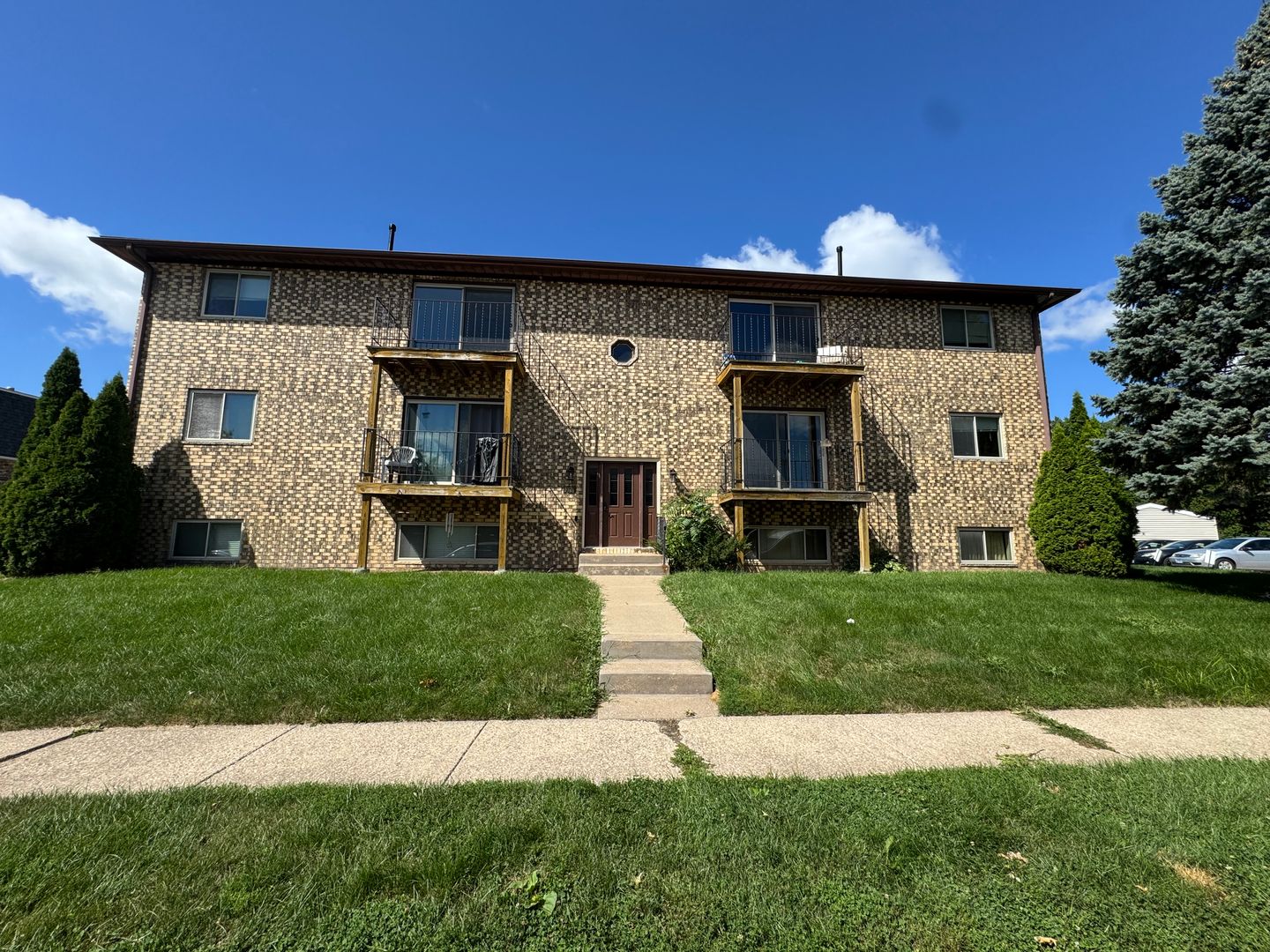Moline Apartment: 3021 4th St - Apartment 9