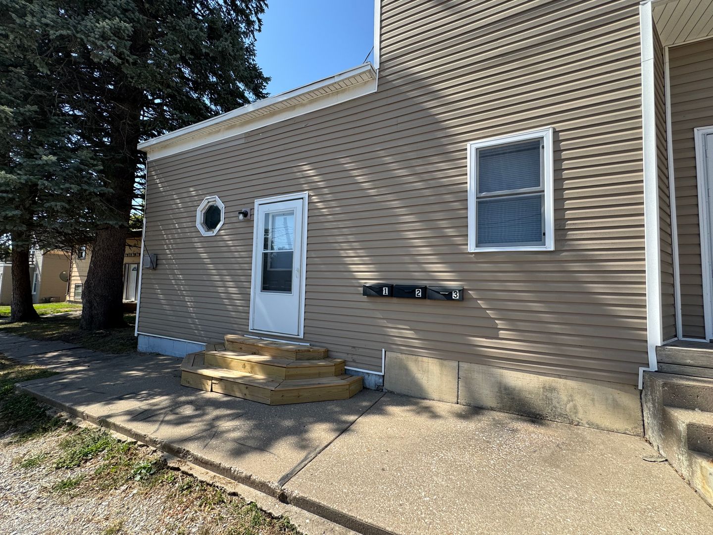 Reynolds Apartment: 80 S Williams