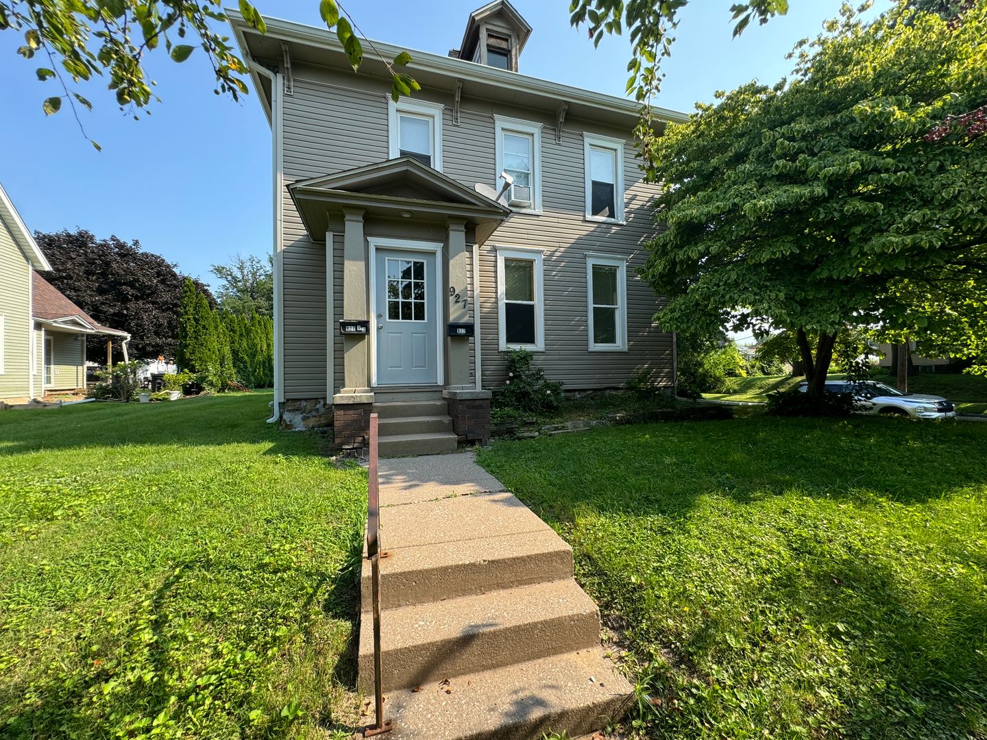 Moline Multiplex: 927 13th Avenue - Moline 13th Ave Lower Duplex