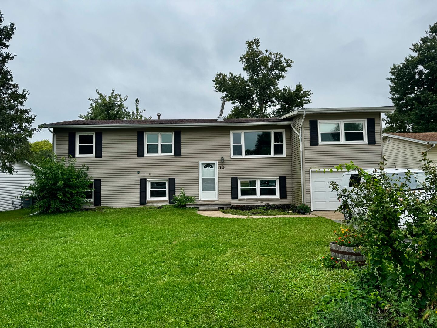Coal Valley House: 119 E 4th Street