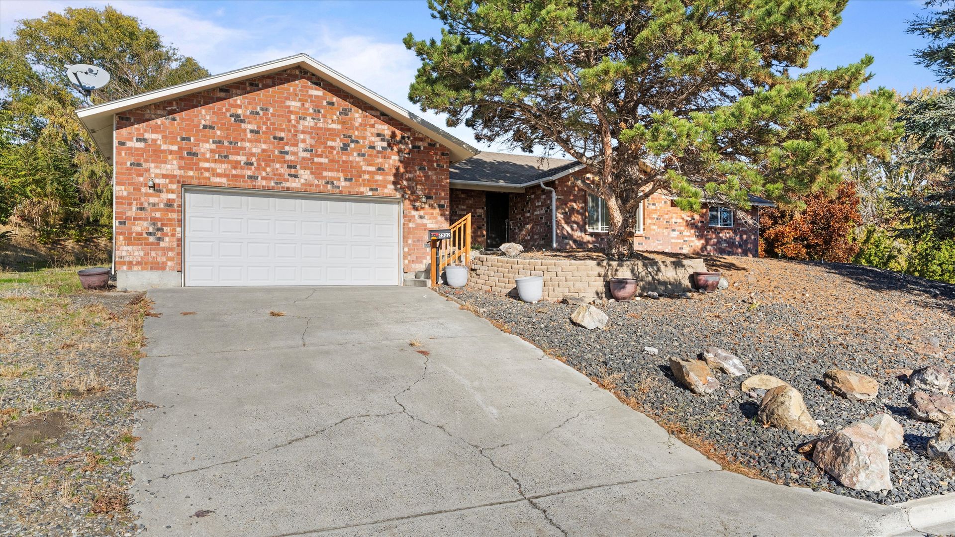 West Richland House: 4202 Maple Ln.