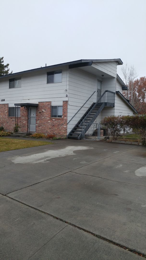 Kennewick Apartment: 3517 W 1st Ave