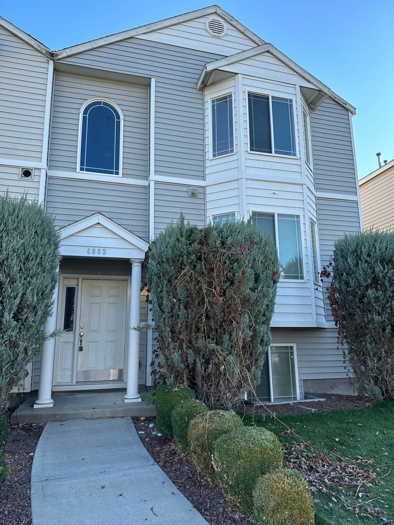 Pasco Townhome: 4903 Porlier Ln