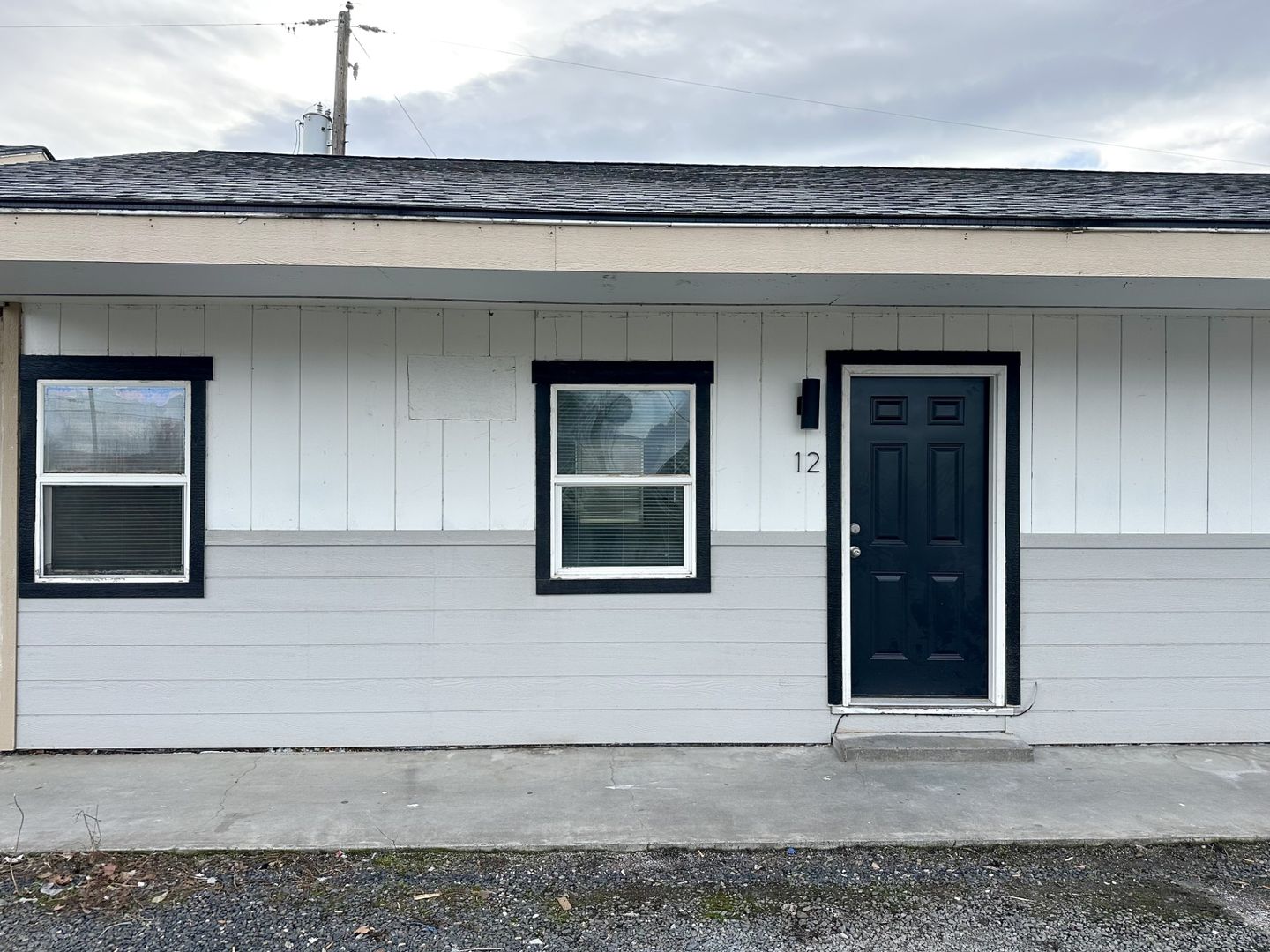 Hermiston Apartment: 955 W. Hermiston Ave.