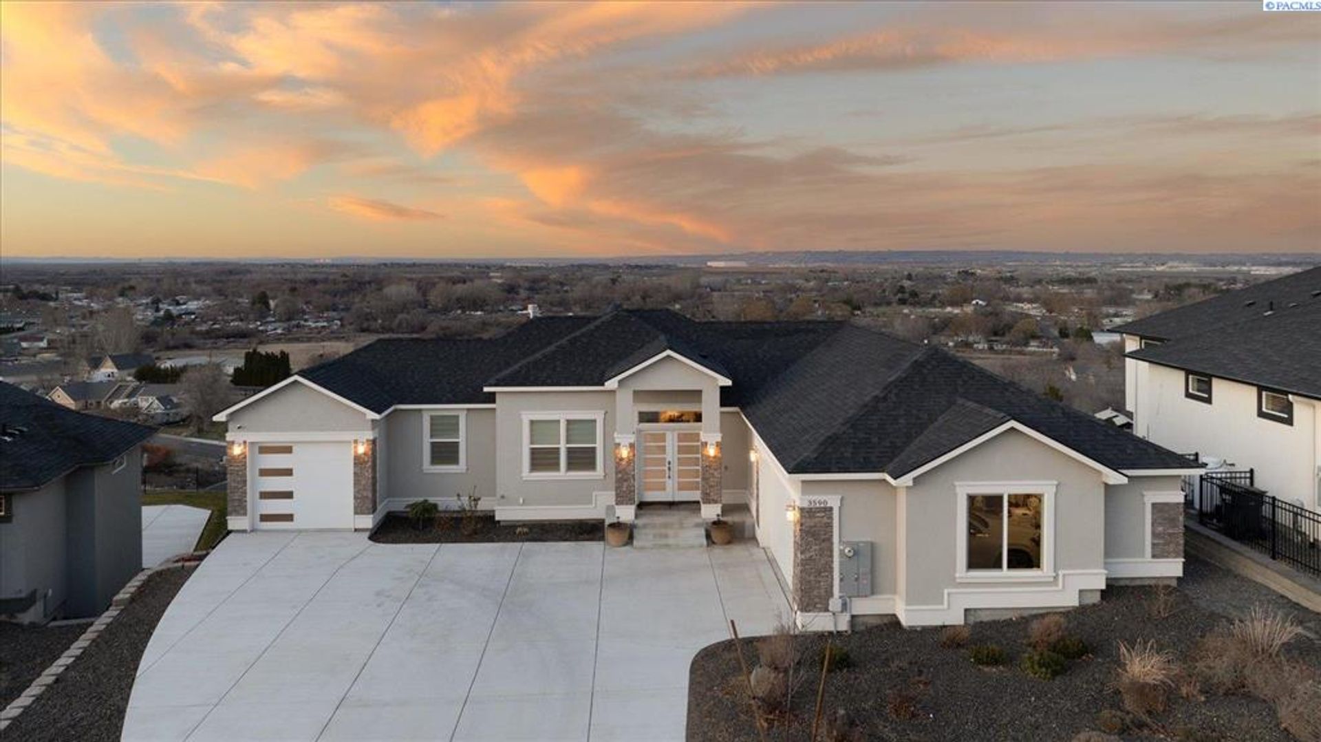 West Richland House: 3590 Orchard Street