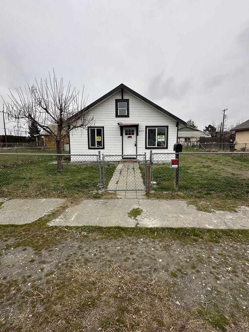 Pasco House: 805 S 5th Ave