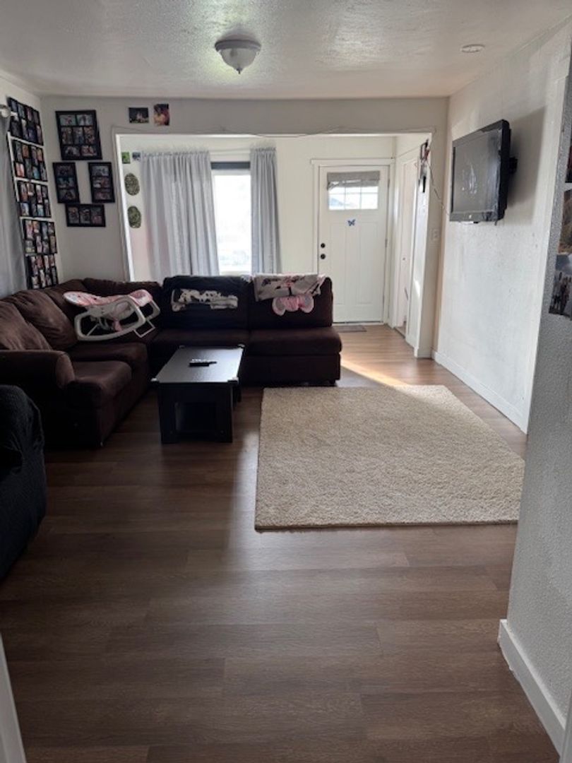 Pasco House: 805 S 5th Ave