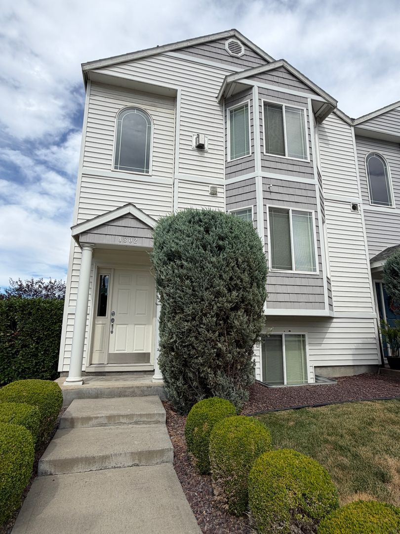 Pasco House: 4802 Porlier Ln