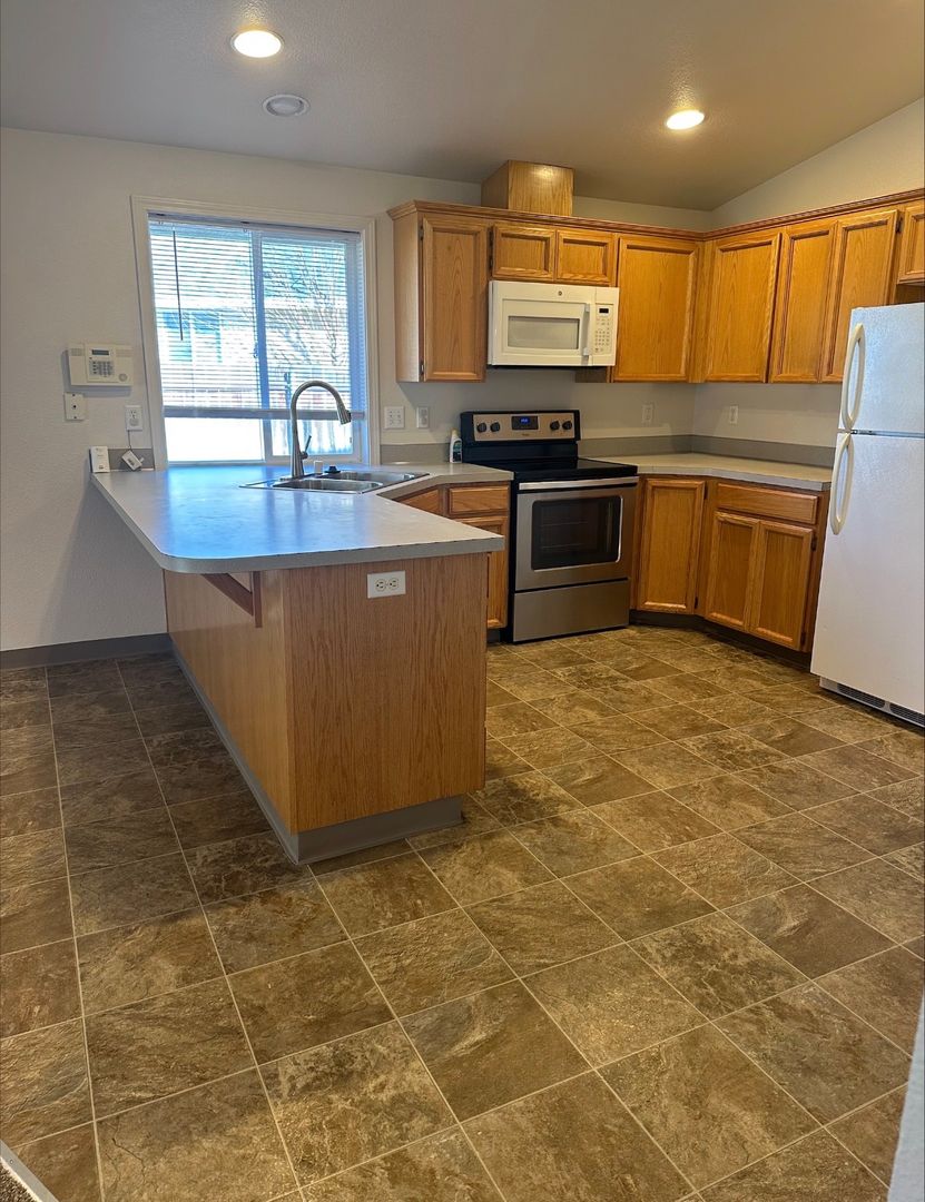 Pasco House: 5512 Montague Ln