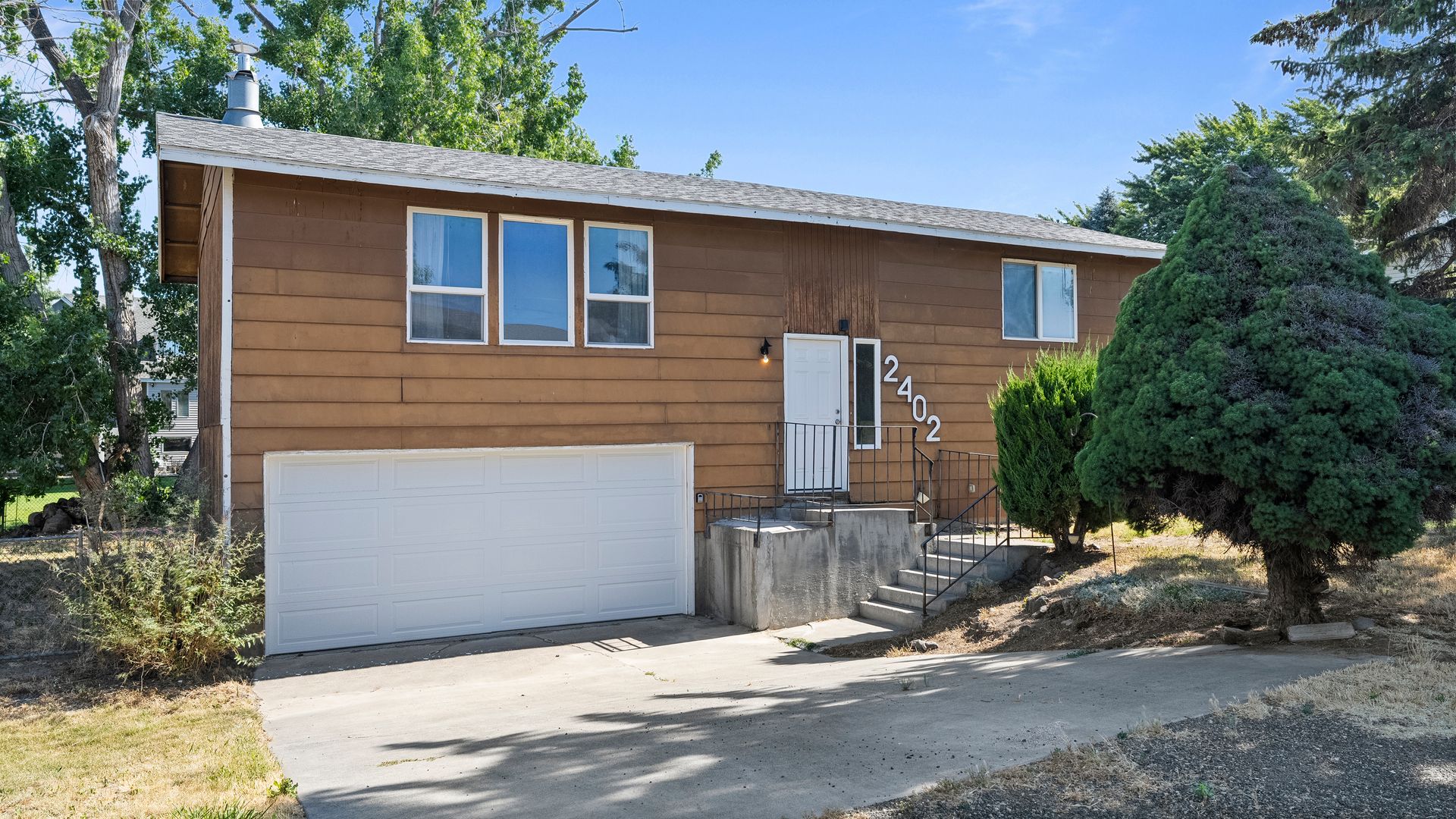 Kennewick House: 2402 W 16th Ave