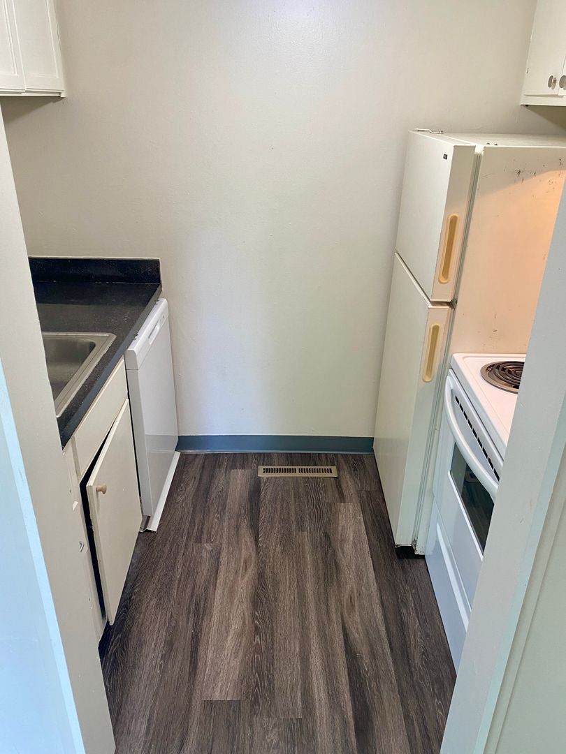 Kansas City Apartment: 10561 Cypress Ave