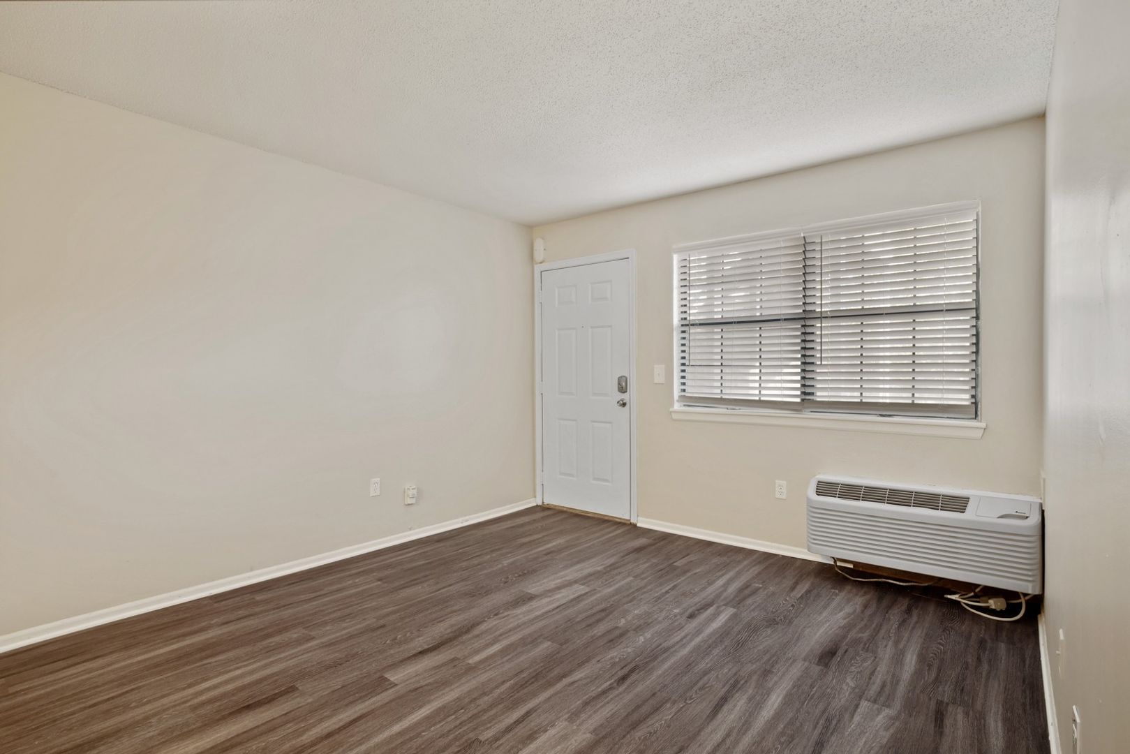 Olathe Apartment: 16615 W 139th St