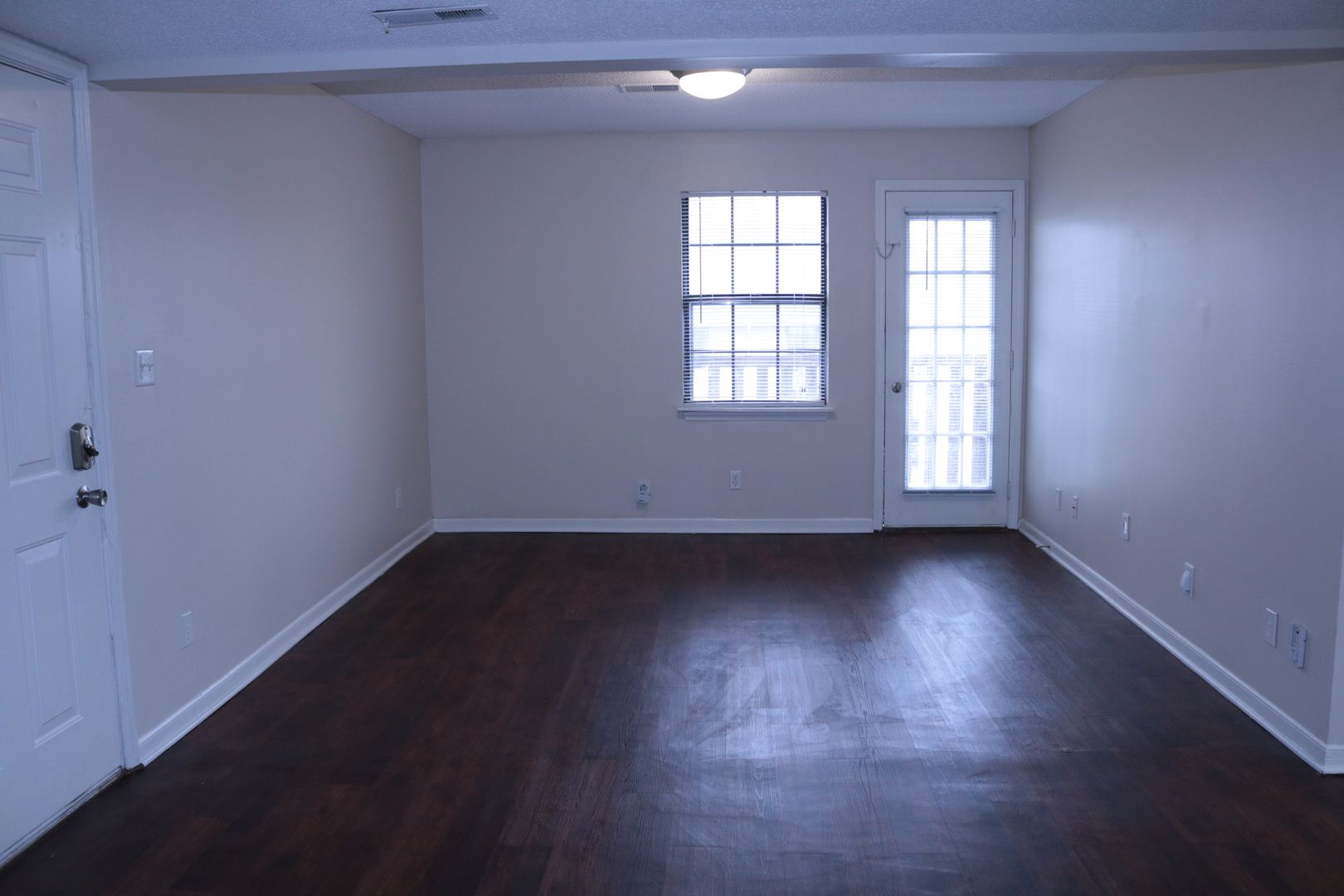 Gladstone Apartment: 6720 Randall Court