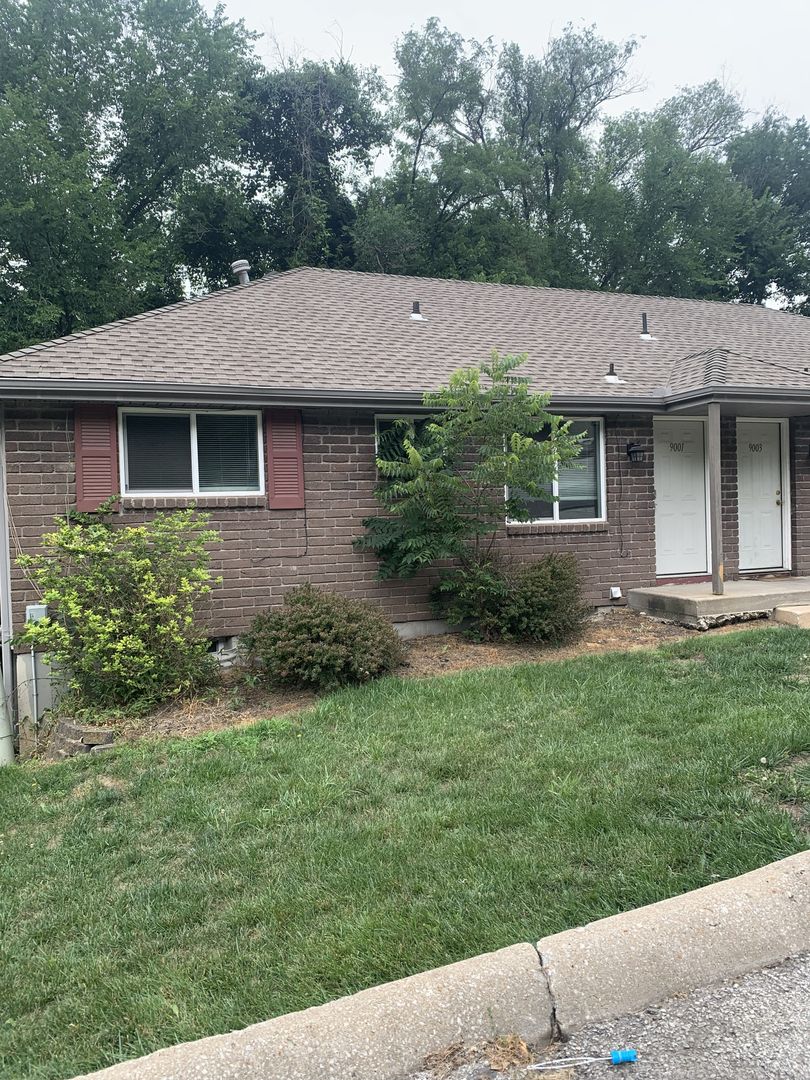 Parkville Apartment: 9001-9155 NW 57th Street