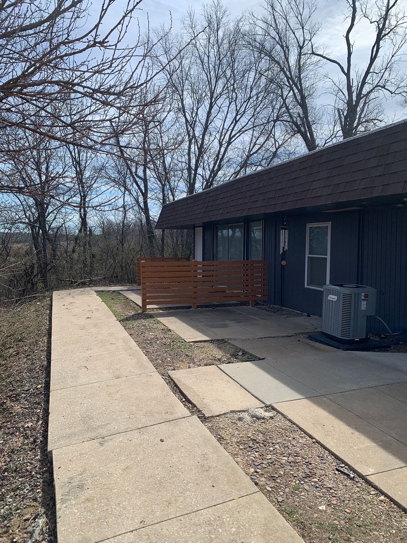 Kansas City Apartment: 10561 Cypress Ave