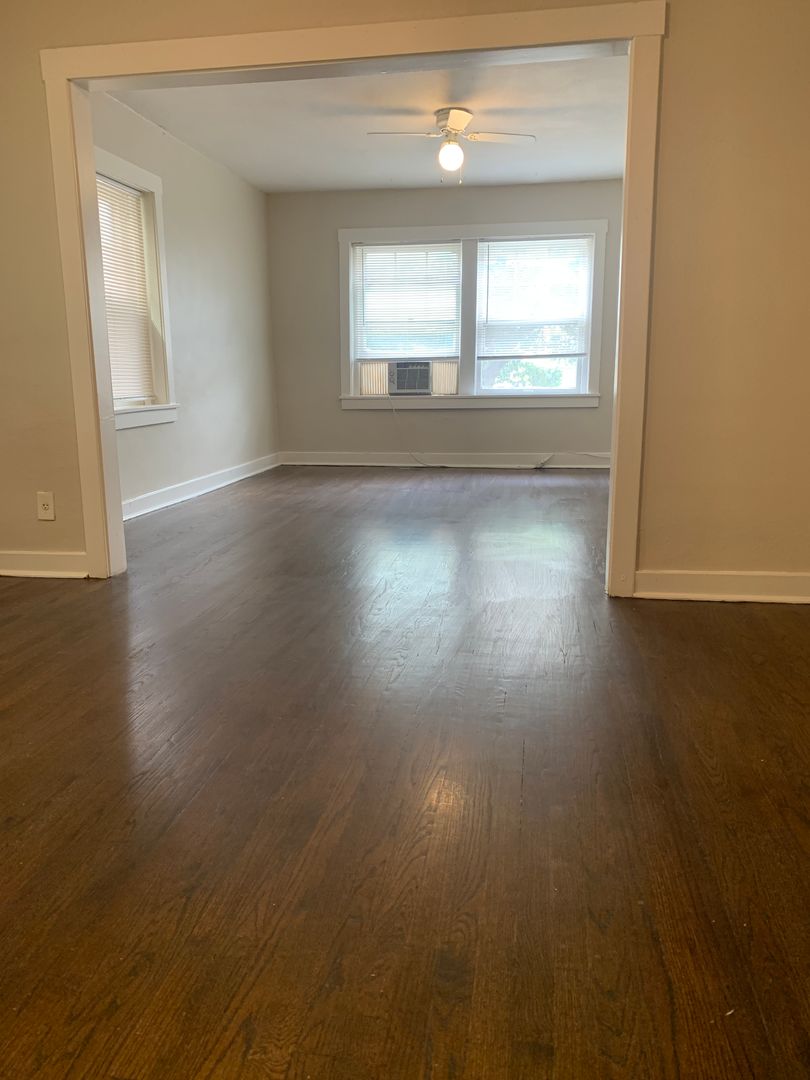 Kansas City Apartment: 1109-1111 W. 40th St.