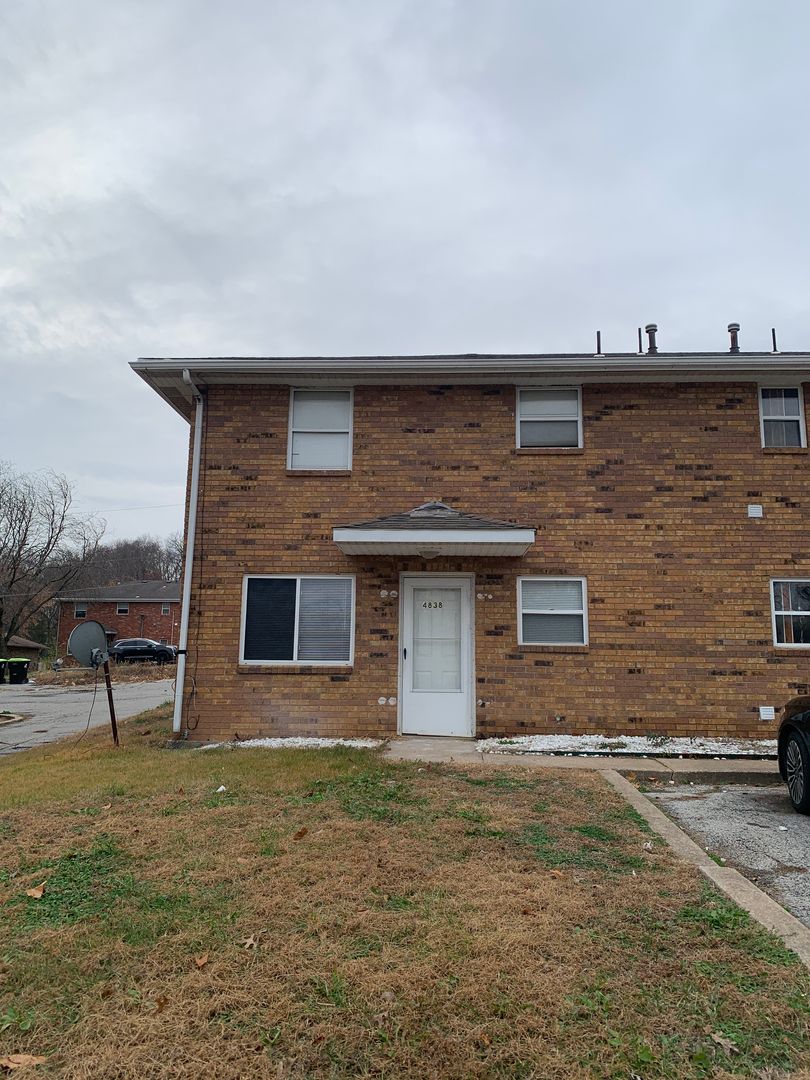 Riverside Apartment: 4820-4867 NW Homestead Rd. / Terr.