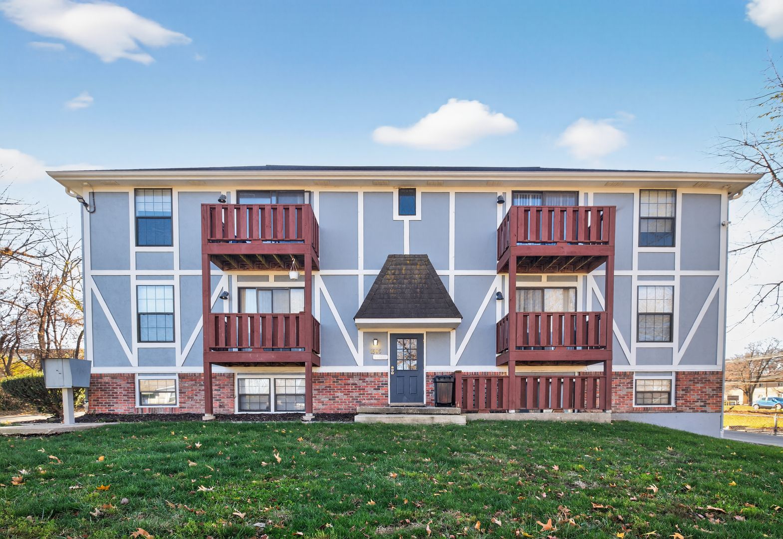 Grandview Apartment: 1505 Little Ave.