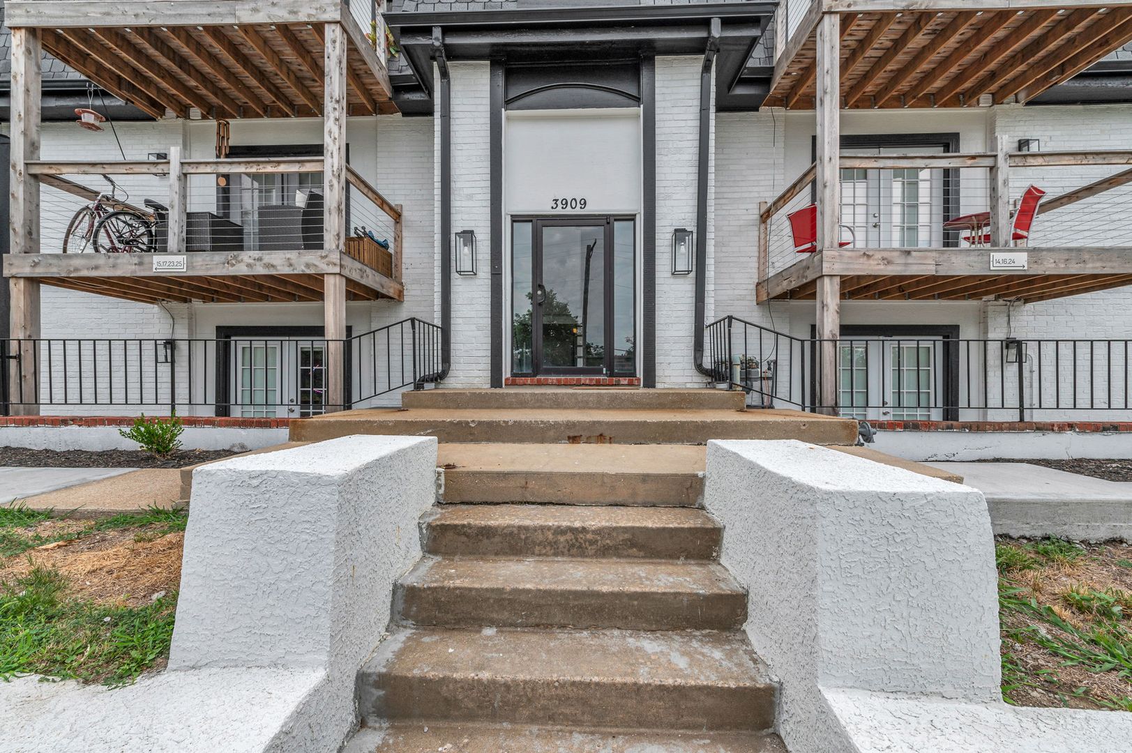 Kansas City Apartment: 3909 Kenwood