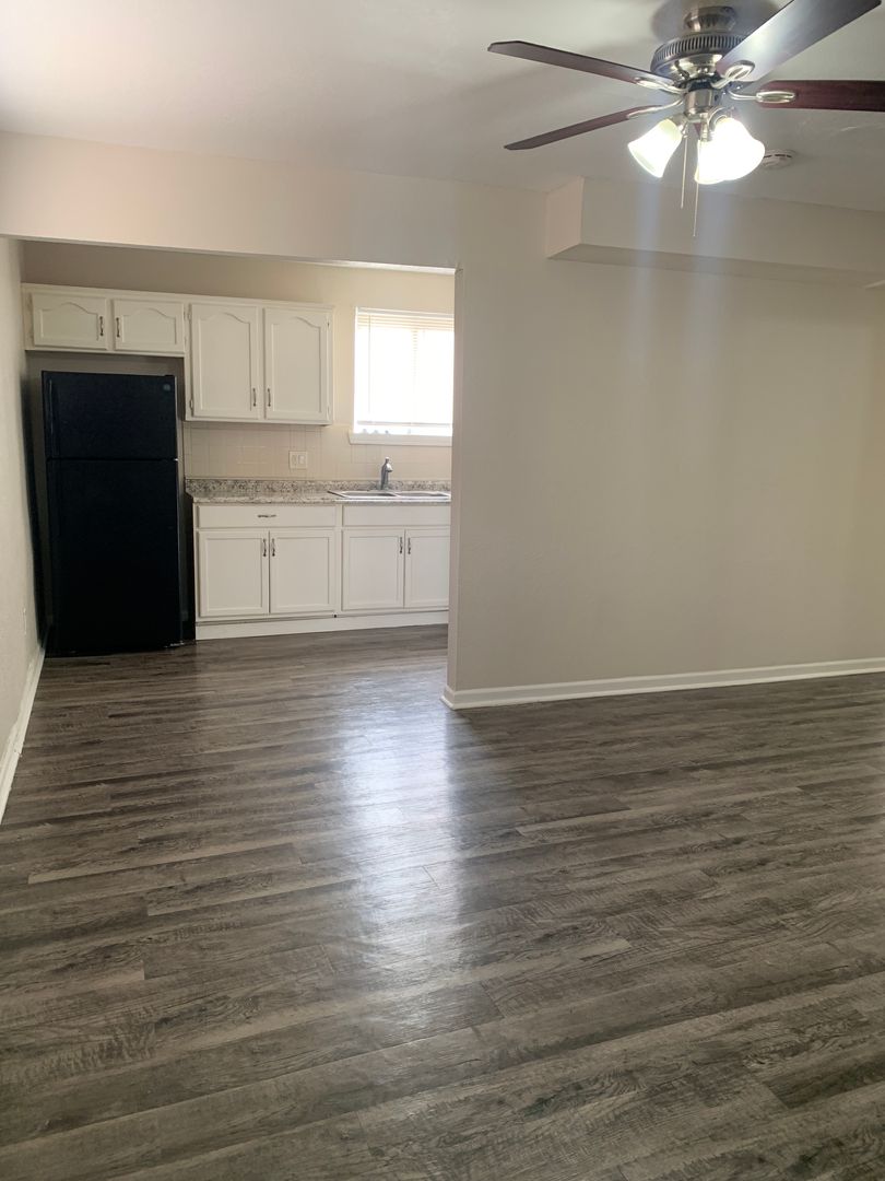 Parkville Apartment: 6110 NW Bell Rd.