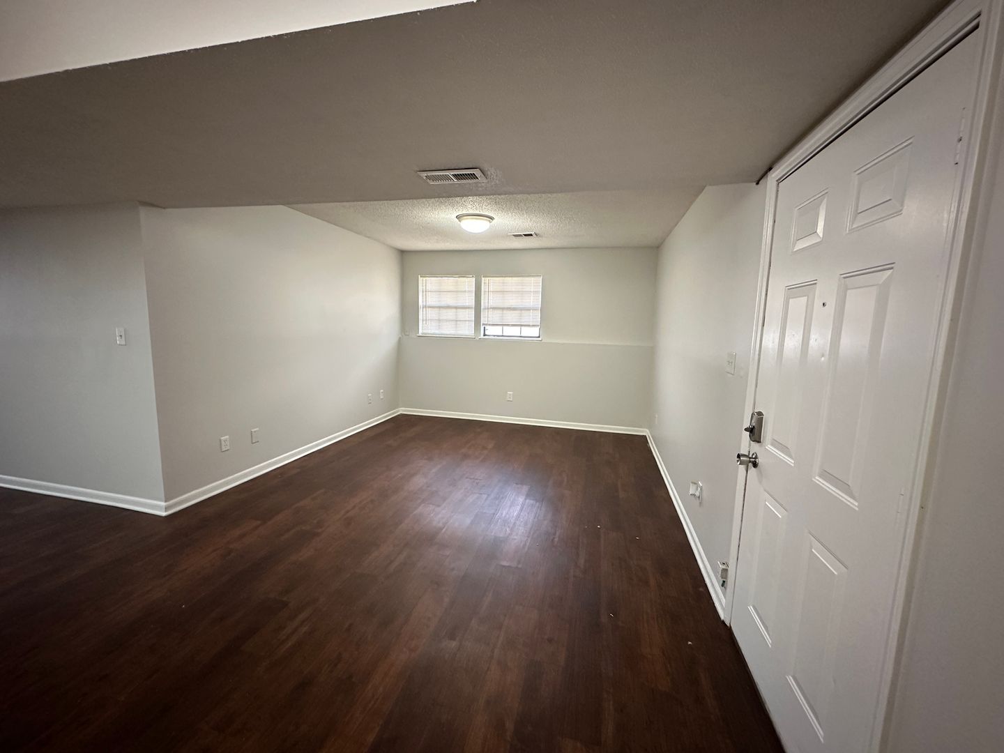 Gladstone Apartment: 6720 Randall Court