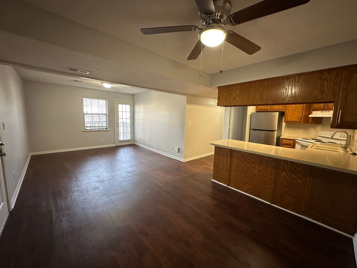 Gladstone Apartment: 6720 Randall Court