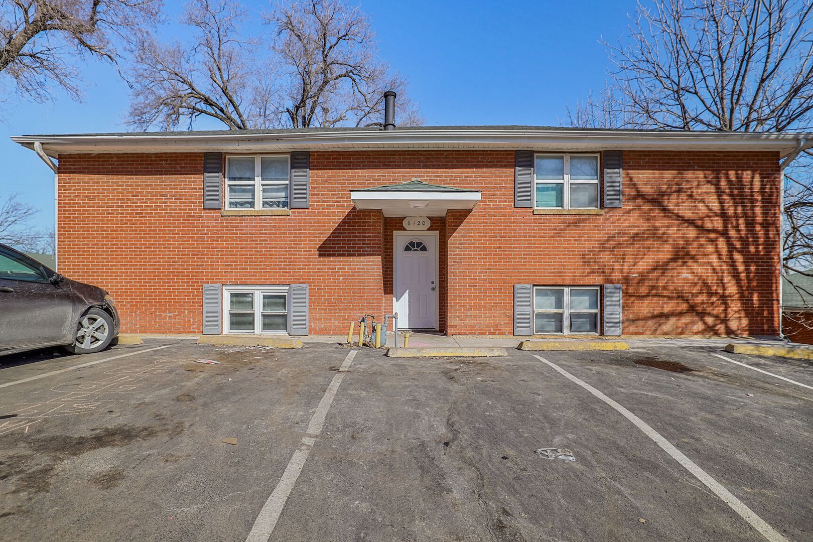Parkville Apartment: 6110 NW Bell Rd.